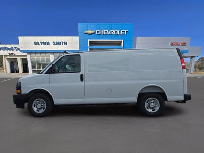 2025 Chevrolet Express Cargo WT