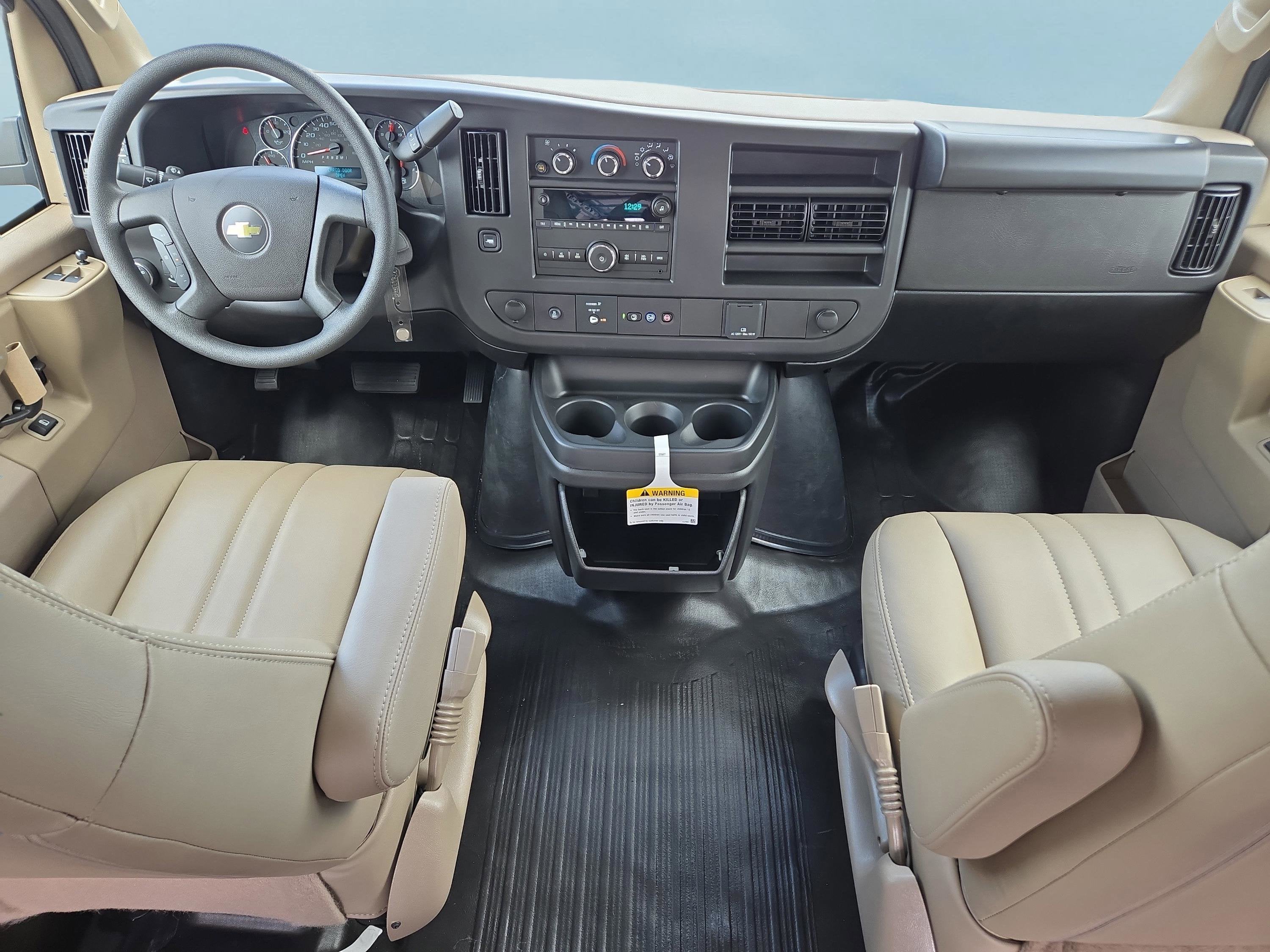 2025 Chevrolet Express Cargo WT