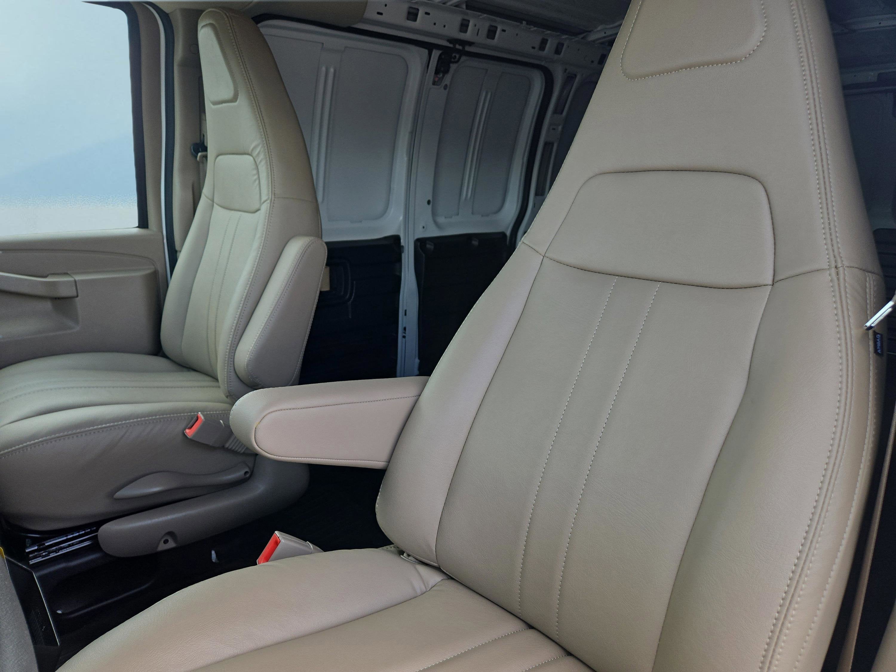 2025 Chevrolet Express Cargo WT