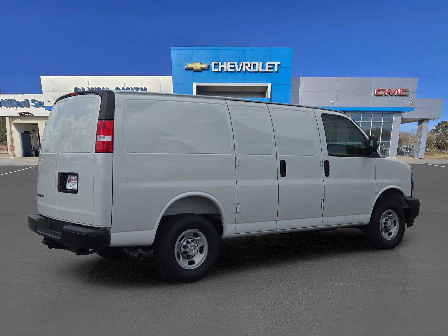 2025 Chevrolet Express Cargo WT