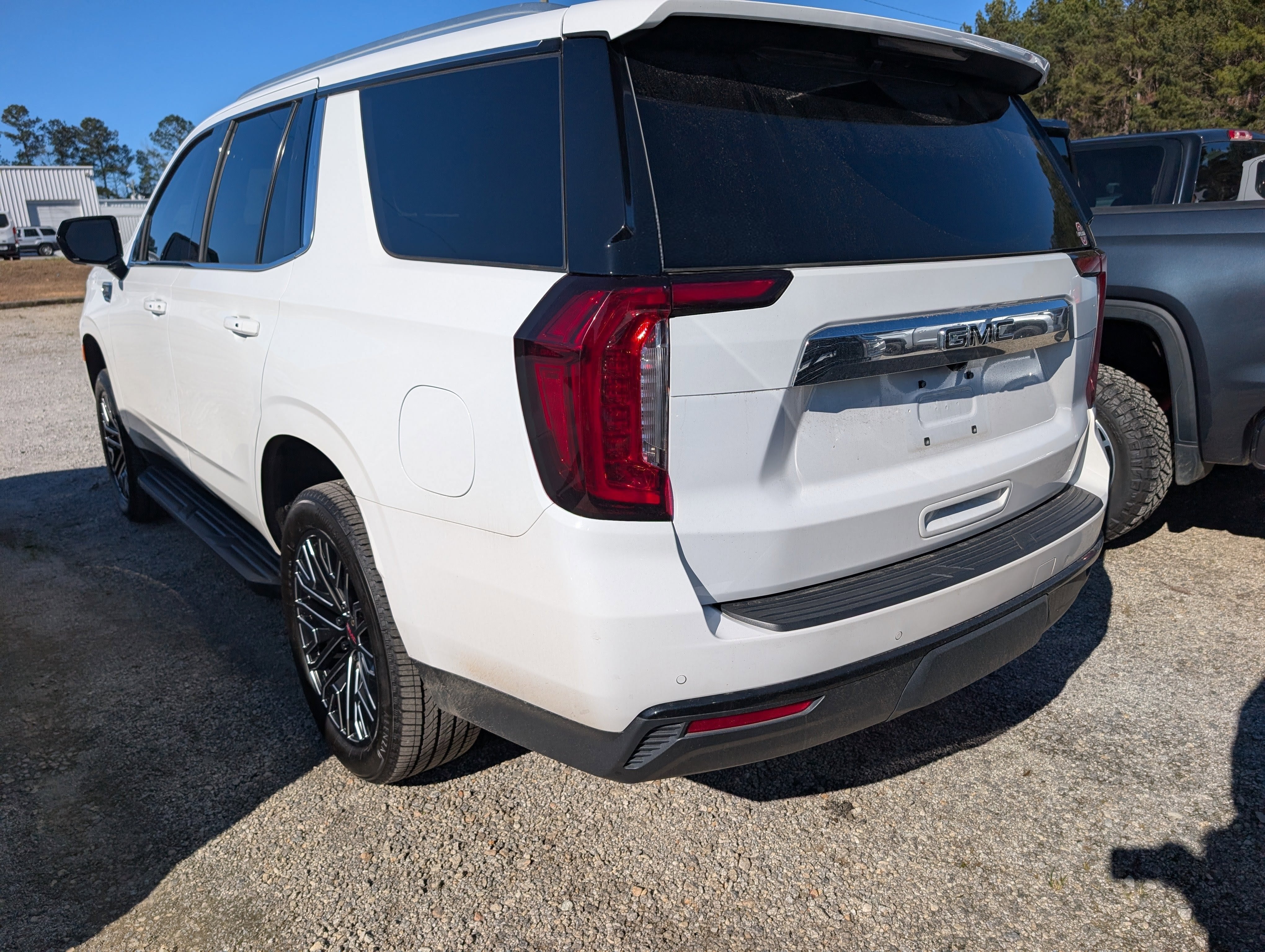 2023 GMC Yukon SLE