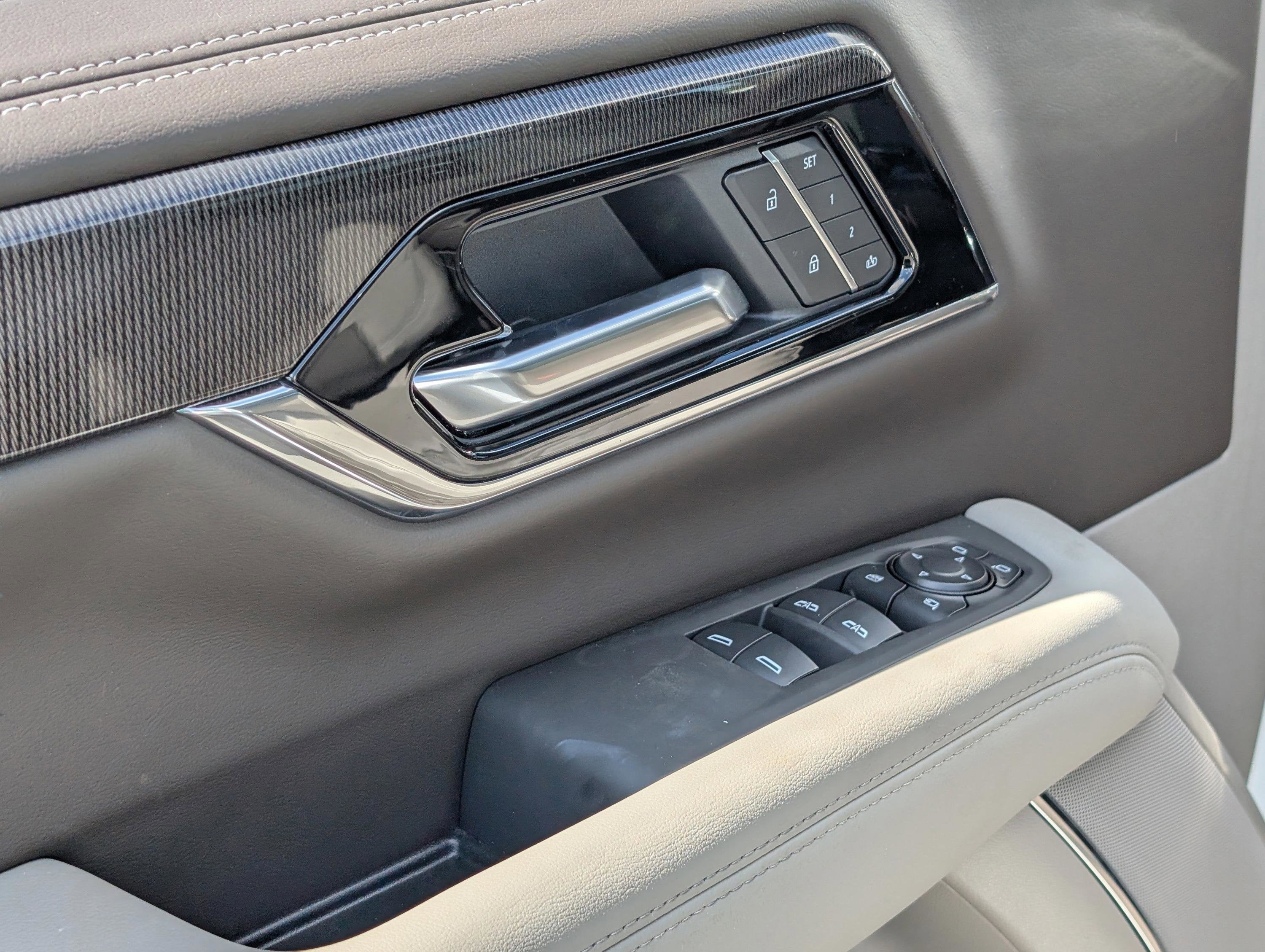 2025 GMC Yukon Elevation