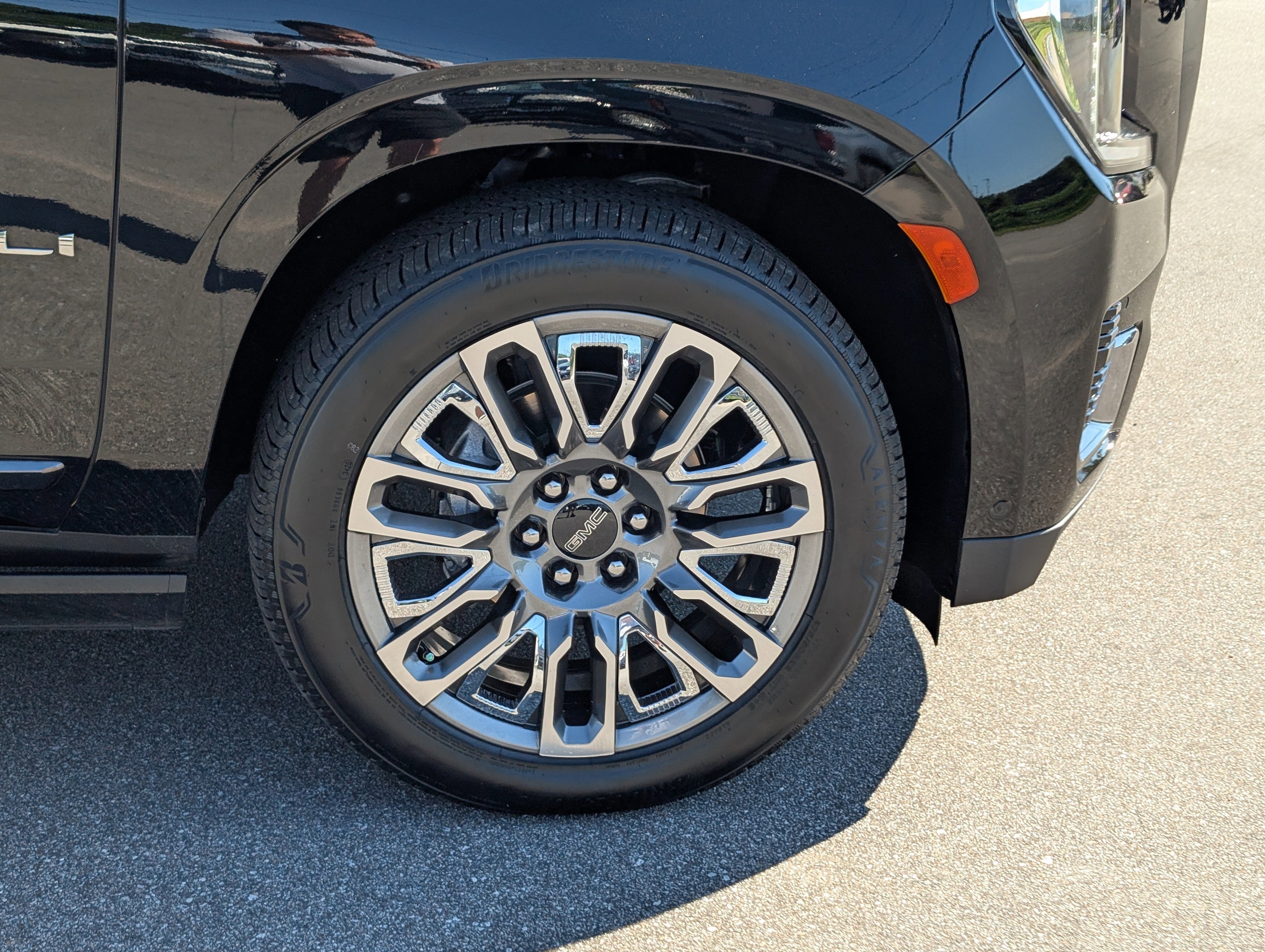 2023 GMC Yukon XL Denali Ultimate