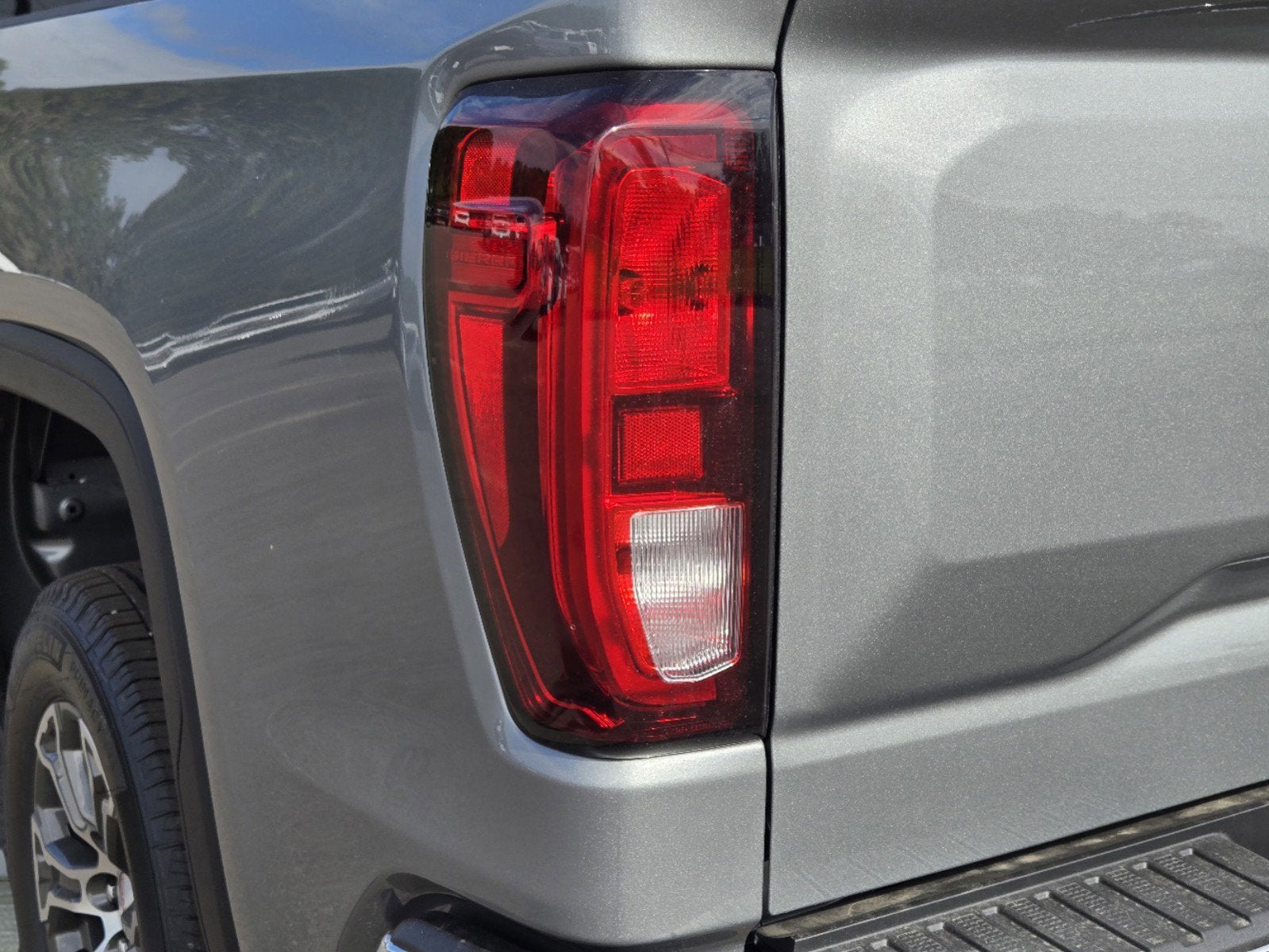 2025 GMC Sierra 1500 SLE