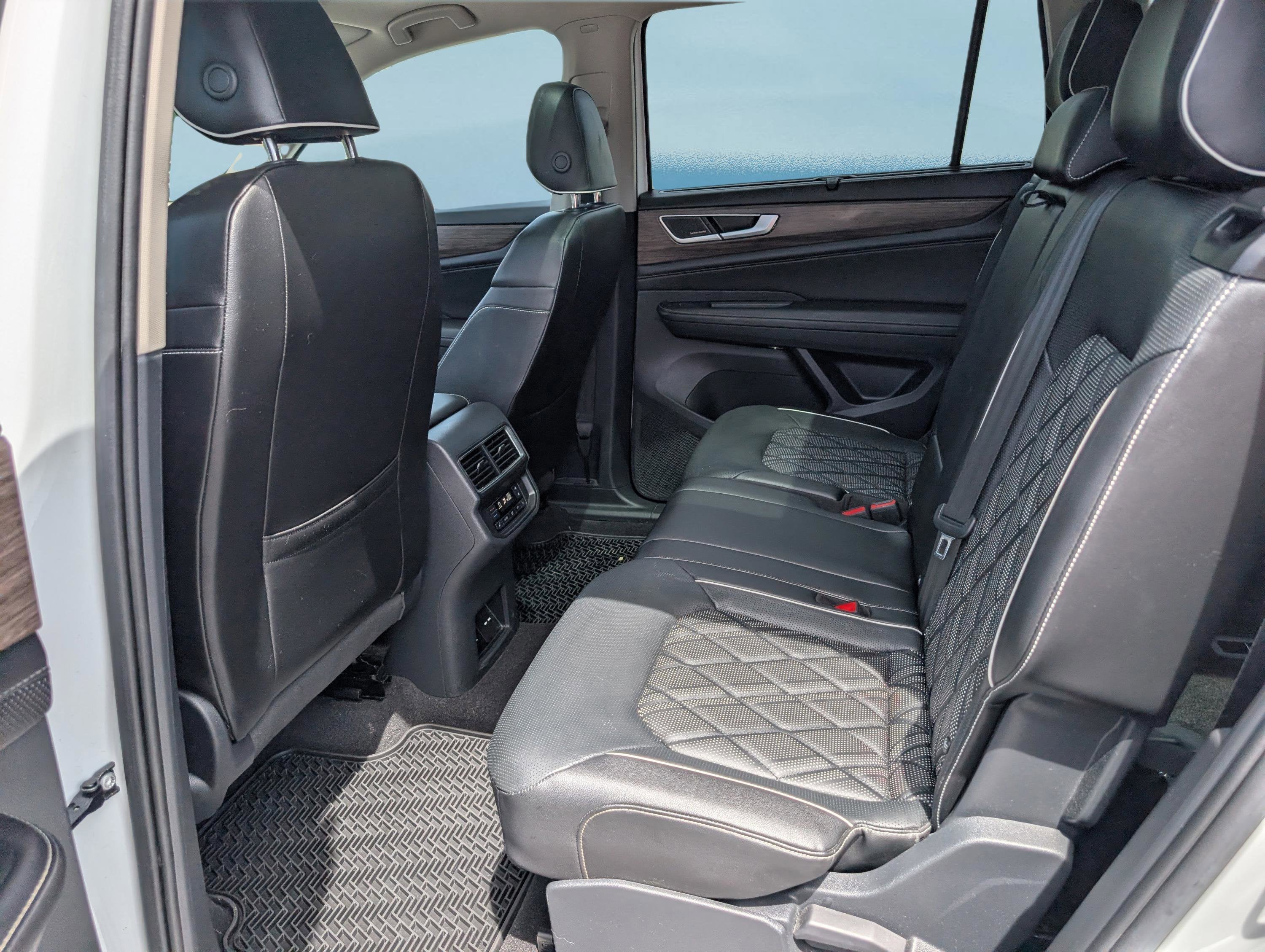 2024 Volkswagen Atlas 2.0T SEL Premium R-Line