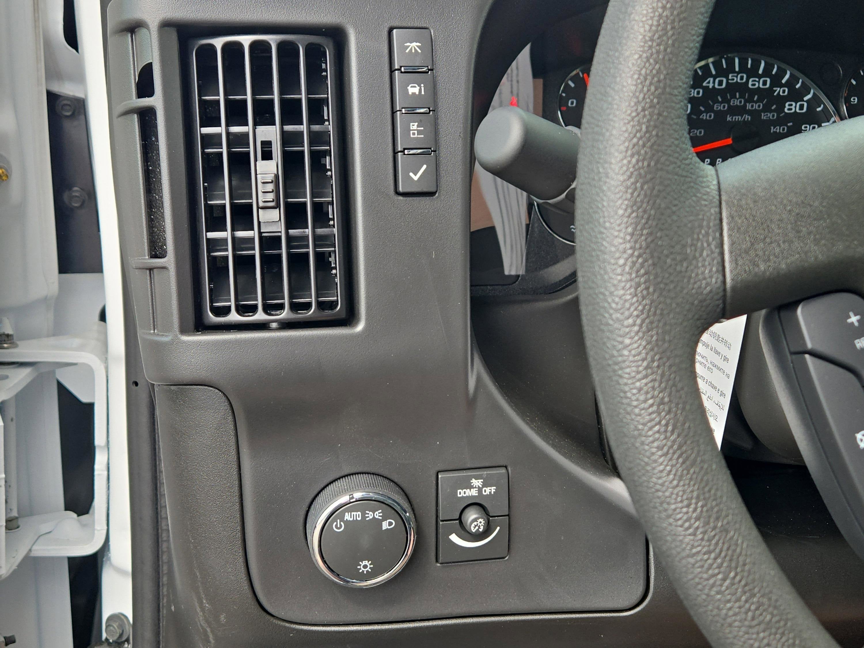 2025 Chevrolet Express Cargo WT
