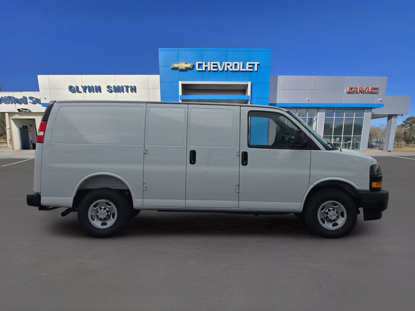 2025 Chevrolet Express Cargo WT