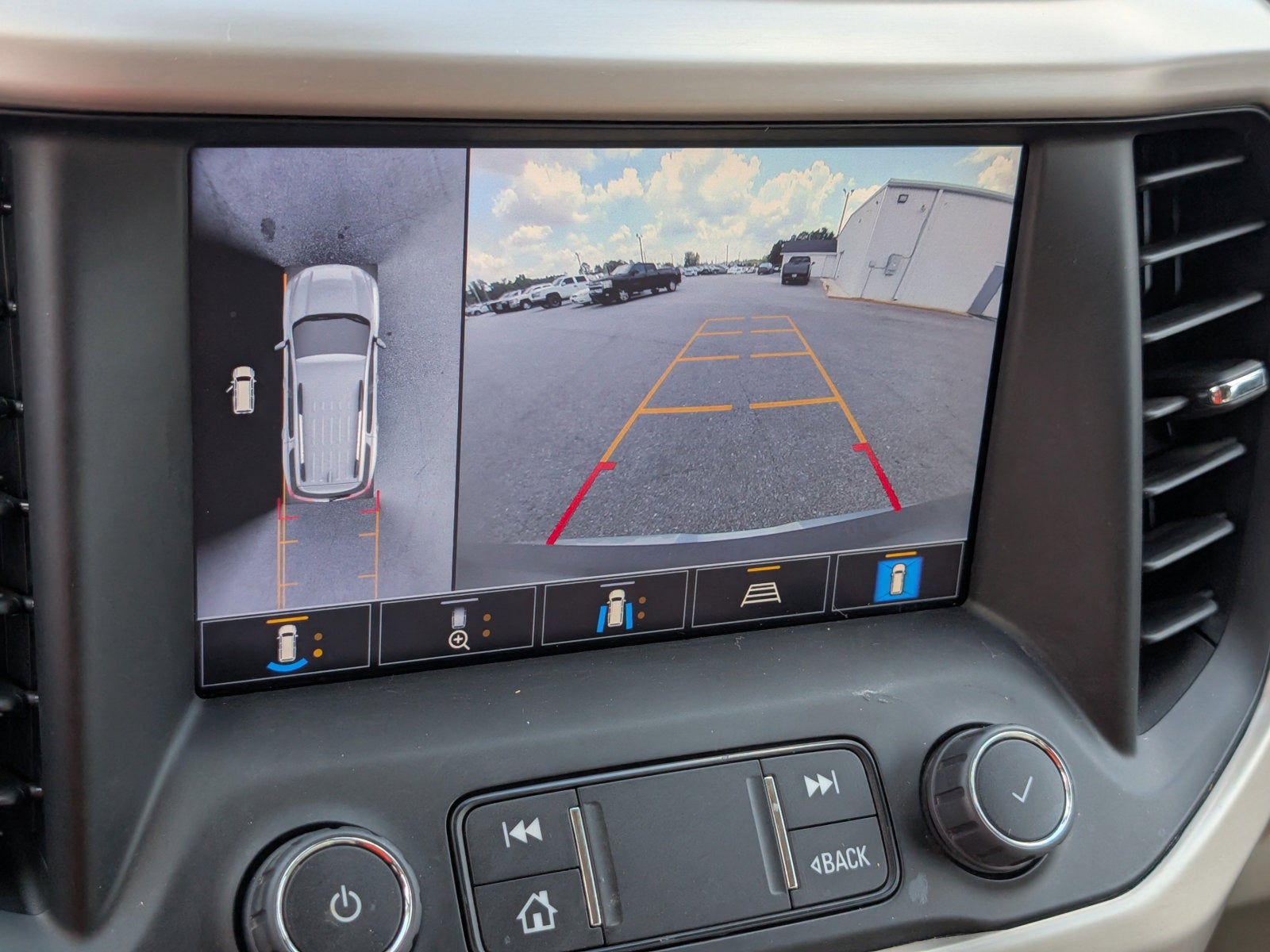 2023 GMC Acadia Denali