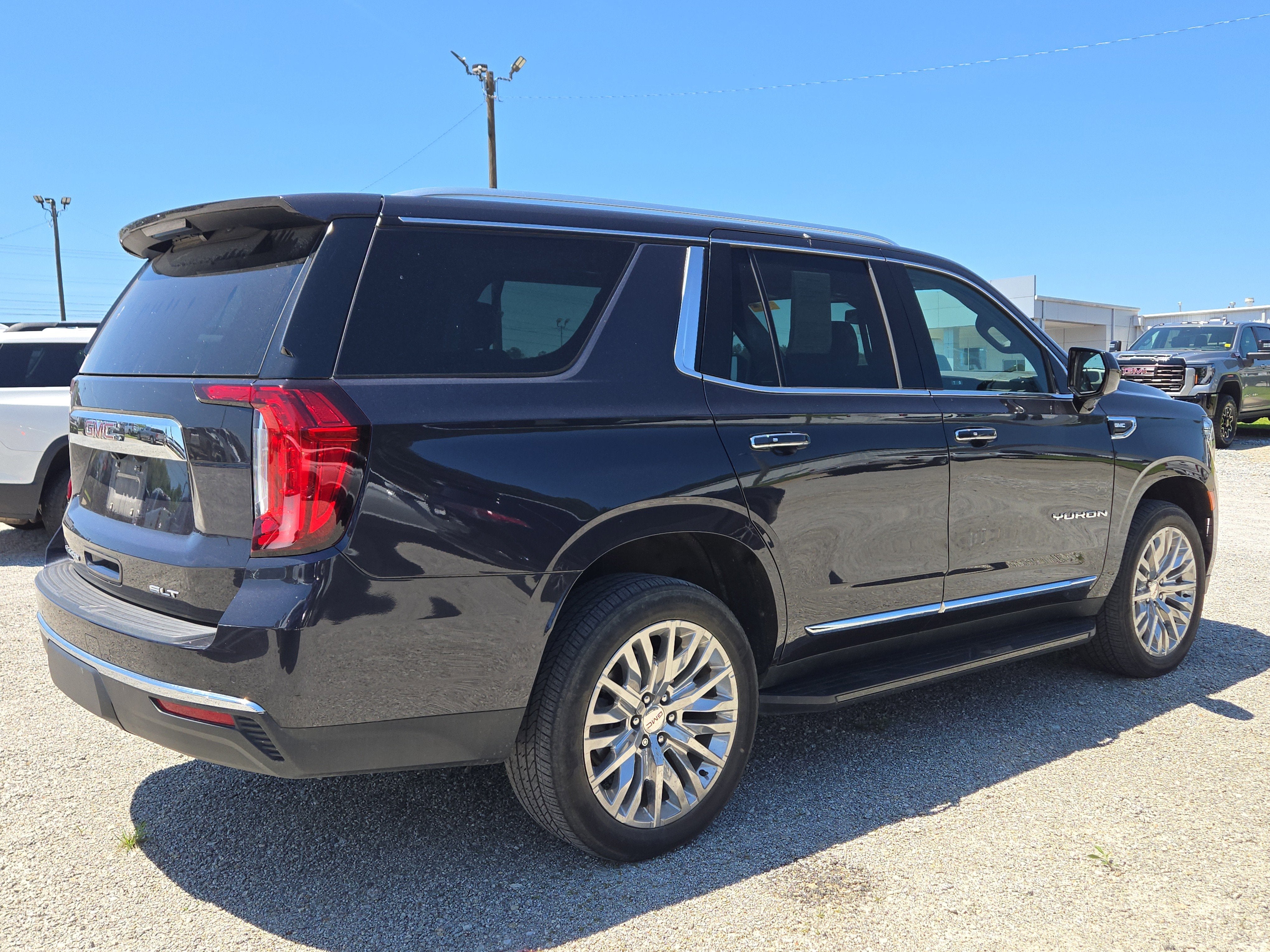 2023 GMC Yukon SLT