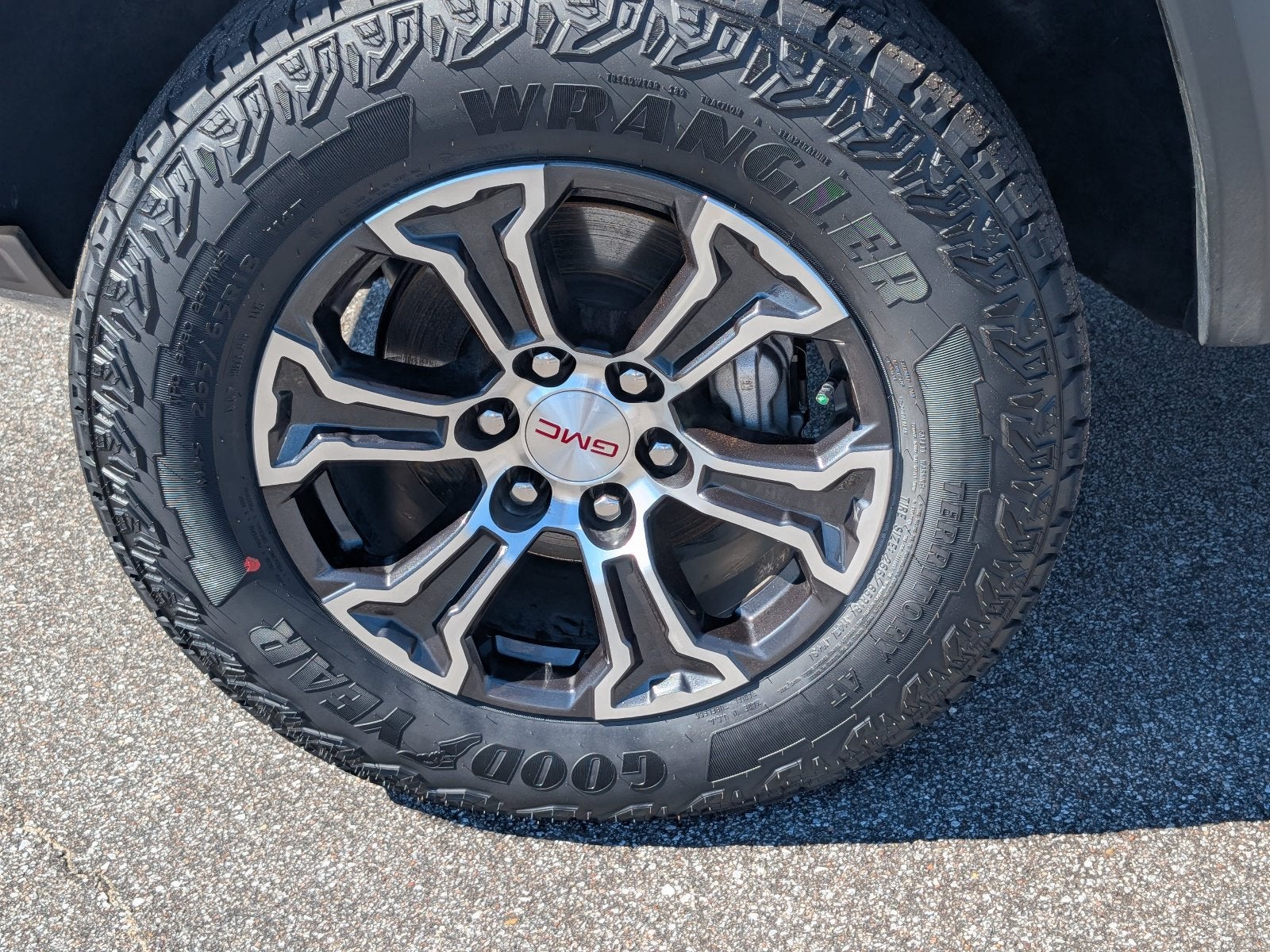 2024 GMC Canyon AT4